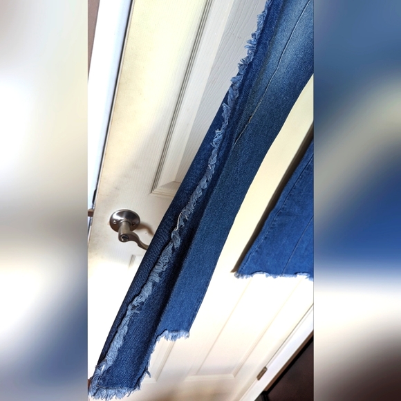 Flair Leg Jeans - Picture 3 of 4